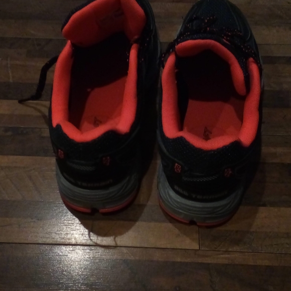 Shoe's - Picture 3 of 3